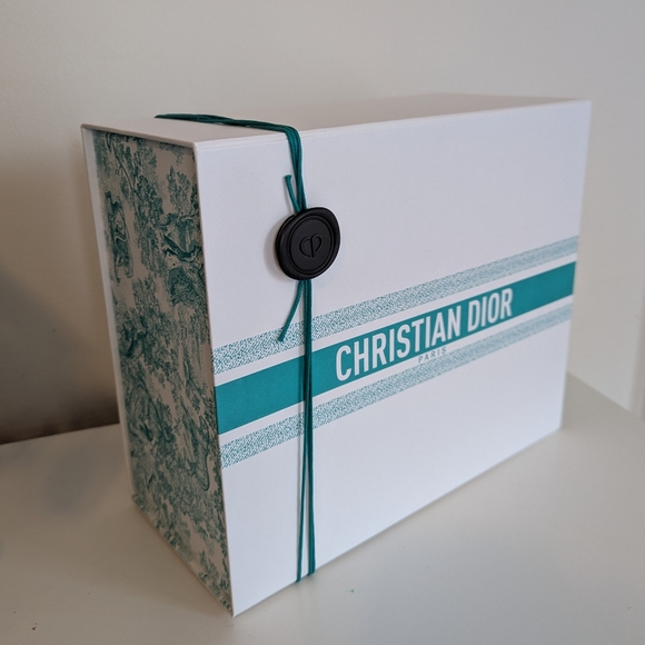 Christian Dior gift box - Picture 2 of 14